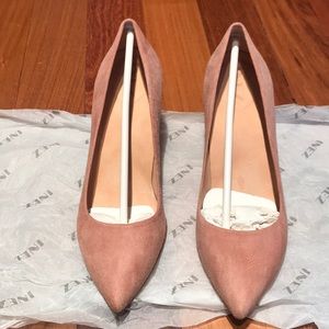 BRAND NEW pink suede Inez heel